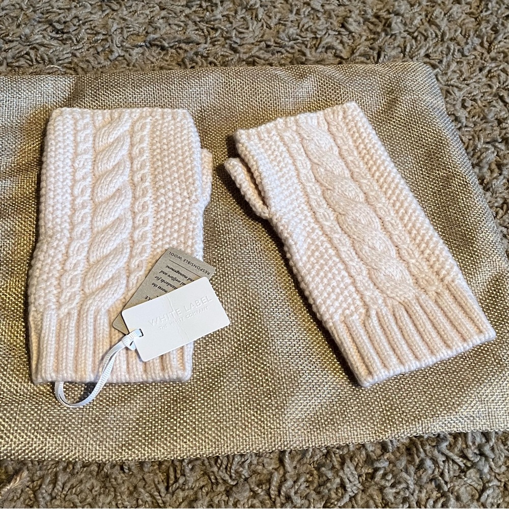 NWT The White Company Cream Cable-Knit Wrist Warmers